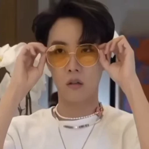 Стикерпак hoseok для Telegram — скачать