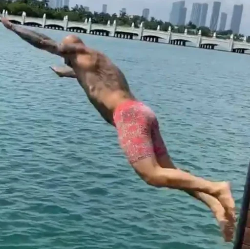 🏊‍♂️ Стикер «Джиган» для Telegram