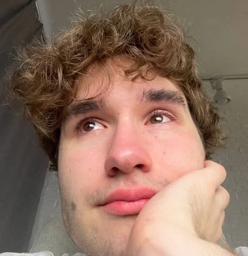 😭 Стикер «koresh» для Telegram