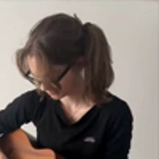 🤩 Эмодзи «Isabel Myers» для Telegram