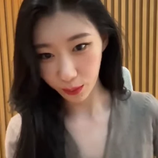 🥧 Стикер «chaeryeong itzy» для Telegram