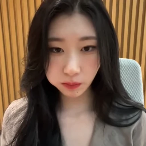 🥧 Стикер «chaeryeong itzy» для Telegram
