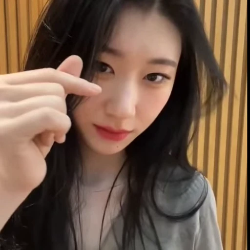 🥧 Стикер «chaeryeong itzy» для Telegram