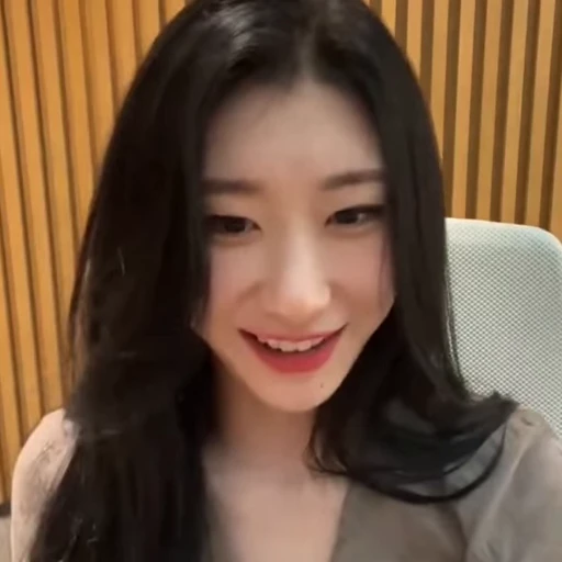 🥧 Стикер «chaeryeong itzy» для Telegram