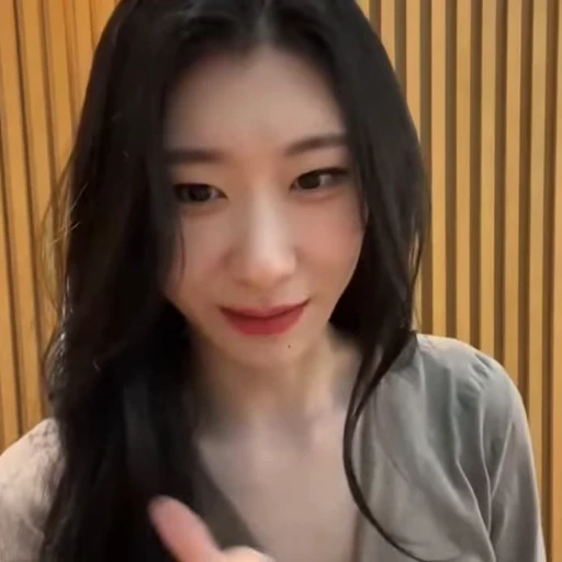 🥧 Стикер «chaeryeong itzy» для Telegram