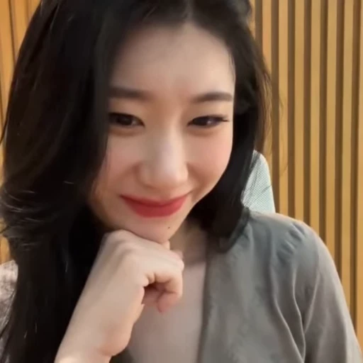 🥧 Стикер «chaeryeong itzy» для Telegram