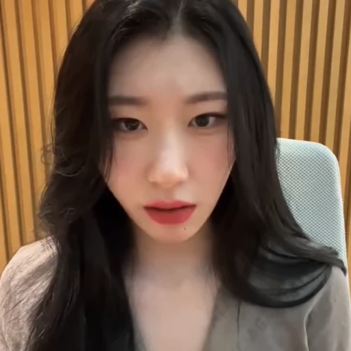 🥧 Стикер «chaeryeong itzy» для Telegram