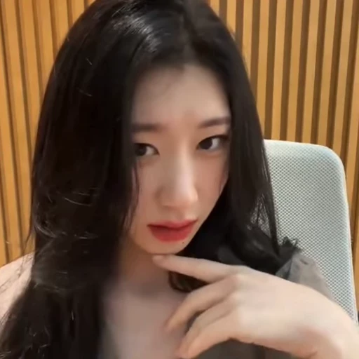🥧 Стикер «chaeryeong itzy» для Telegram