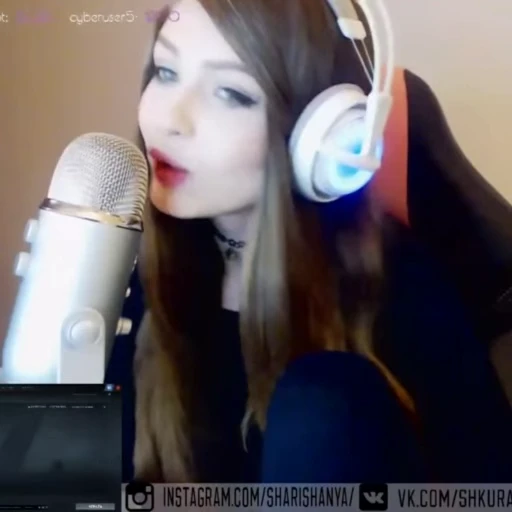😘 Стикер «карина стримерша» для Telegram