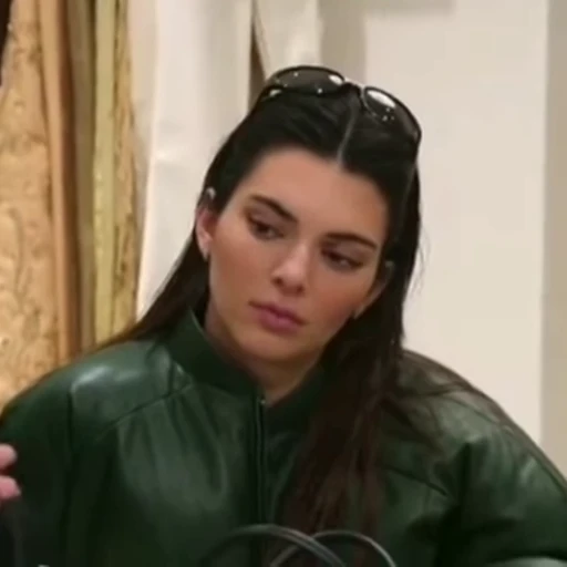 Стикерпак Kendall Jenner для Telegram — скачать
