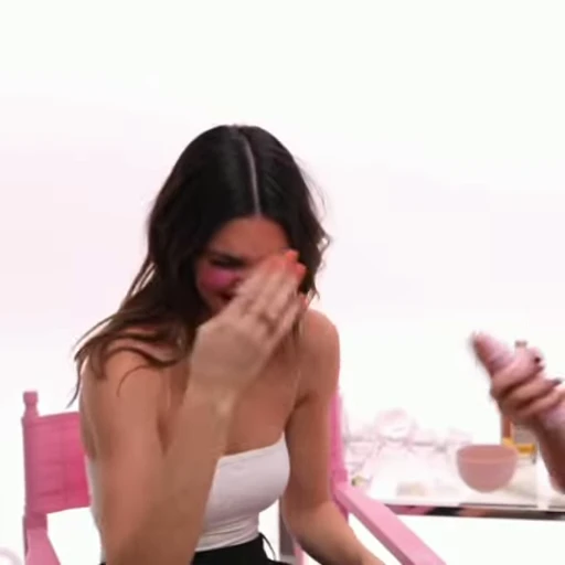 😂 Стикер «Kendall Jenner» для Telegram