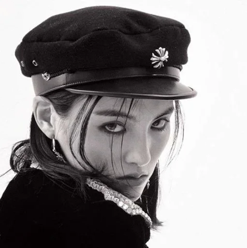 🥰 Стикер «Ким Ён Джи» для Telegram