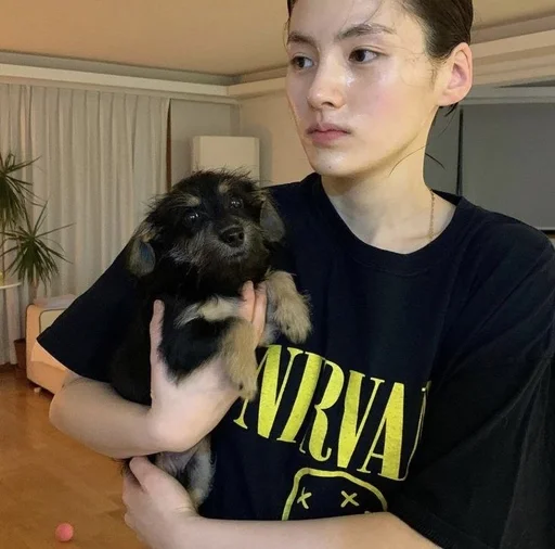 🥰 Стикер «Ким Ён Джи» для Telegram