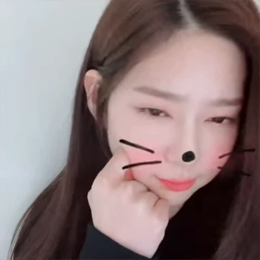 🥺 Стикер «kim minju» для Telegram