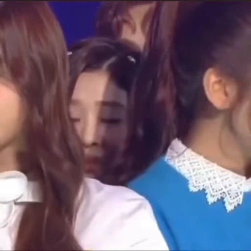 😔 Стикер «kim minju» для Telegram