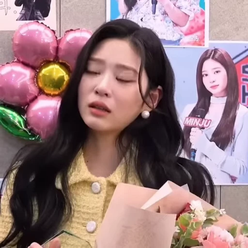 😢 Стикер «kim minju» для Telegram