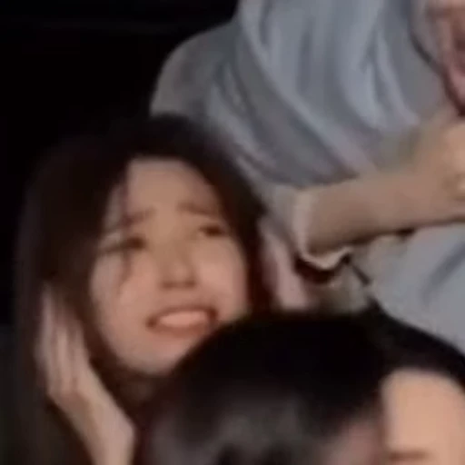 😰 Стикер «kim minju» для Telegram