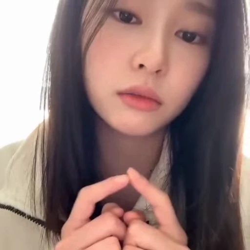 🥺 Стикер «kim minju» для Telegram