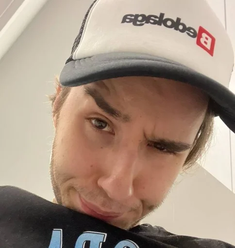 😏 Стикер «Кореш» для Telegram