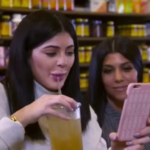 😐 Стикер «Kylie Jenner» для Telegram