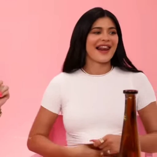 😐 Стикер «Kylie Jenner» для Telegram
