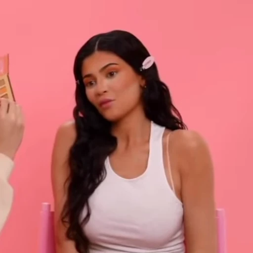 😐 Стикер «Kylie Jenner» для Telegram