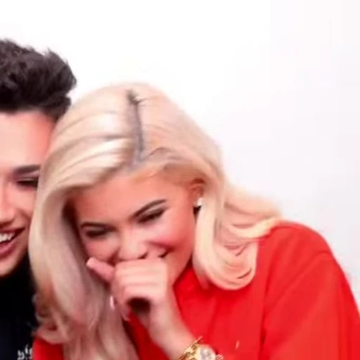 😂 Стикер «Kylie Jenner» для Telegram
