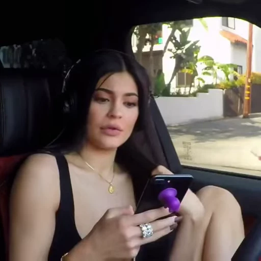 😐 Стикер «Kylie Jenner» для Telegram