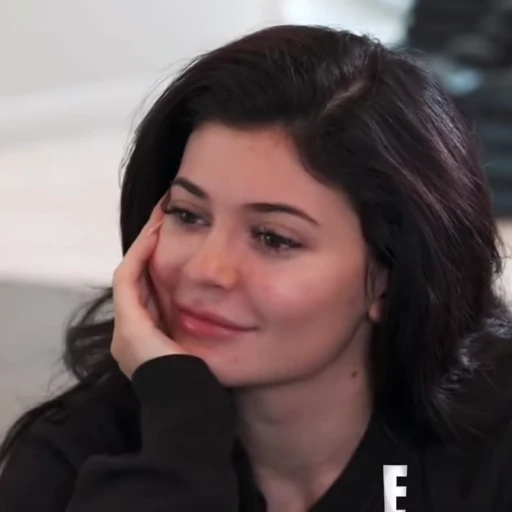 😐 Стикер «Kylie Jenner» для Telegram