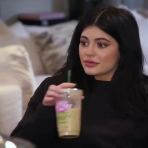 😐 Стикер «Kylie Jenner» для Telegram