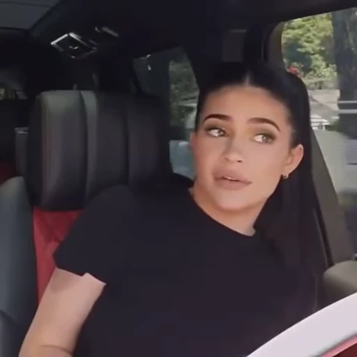 😐 Стикер «Kylie Jenner» для Telegram