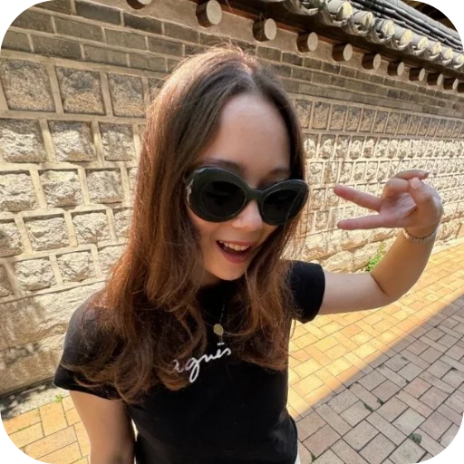 ✌ Стикер «Laufey Лэй Вэй» для Telegram