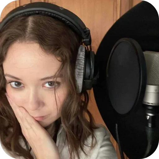 🎧 Стикер «Laufey Лэй Вэй» для Telegram