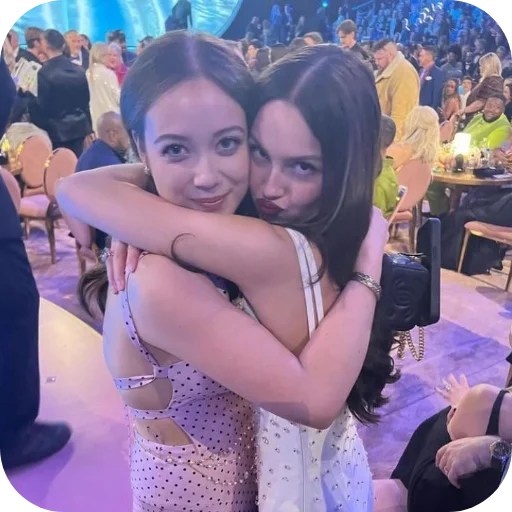 🤗 Стикер «Laufey Лэй Вэй» для Telegram
