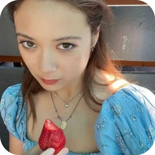 🍓 Стикер «Laufey Лэй Вэй» для Telegram