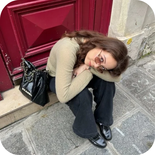 😊 Стикер «Laufey Лэй Вэй» для Telegram