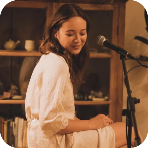 🥰 Стикер «Laufey Лэй Вэй» для Telegram