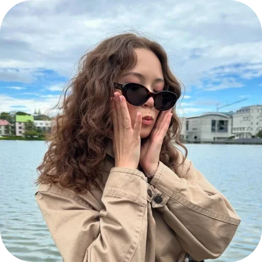💅 Стикер «Laufey Лэй Вэй» для Telegram