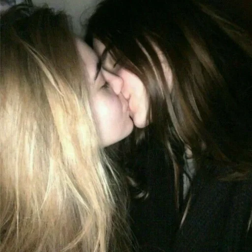 Стикерпак lesbians для Telegram — скачать