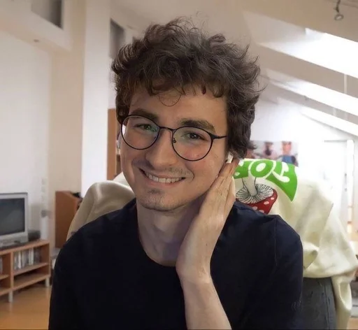 🥺 Стикер «максифилис» для Telegram