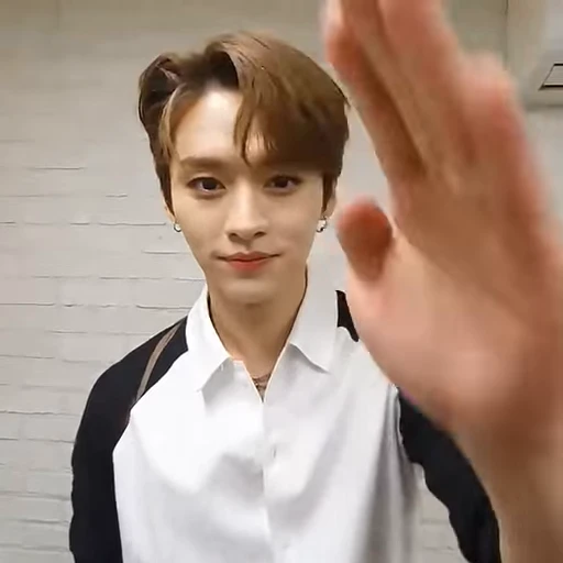 😊 Стикер «Cutie Lee know» для Telegram
