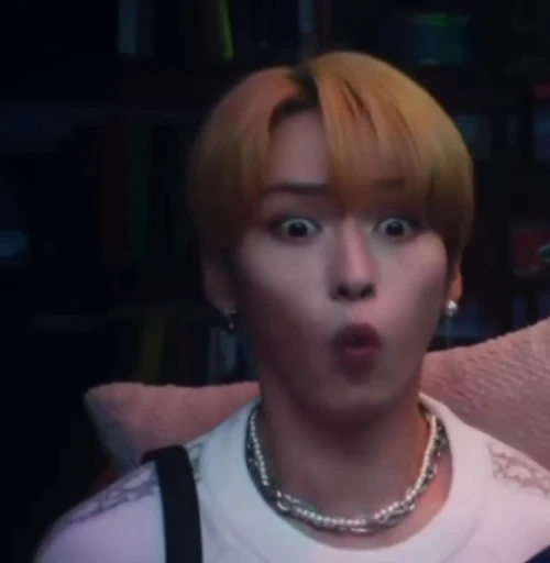 😮 Стикер «Cutie Lee know» для Telegram