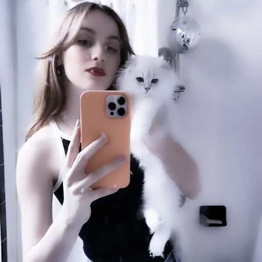 Стикерпак Maude Apatow для Telegram — скачать