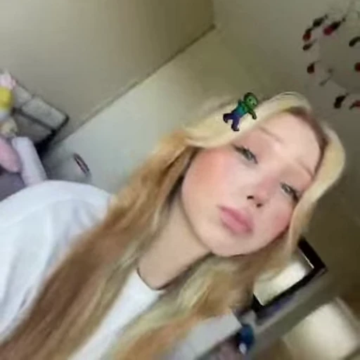 🤩 Стикер «Milana Siniavskyte» для Telegram