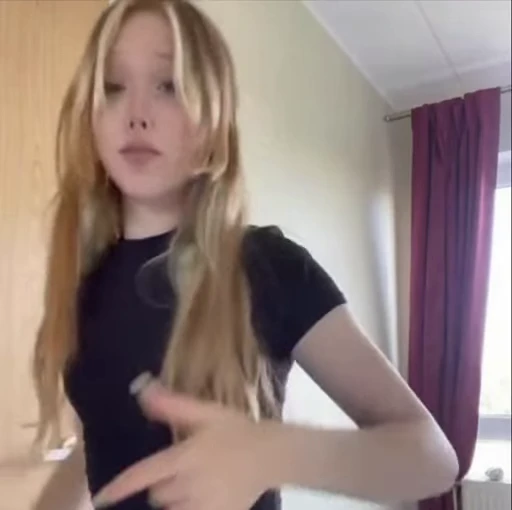 🤩 Стикер «Milana Siniavskyte» для Telegram