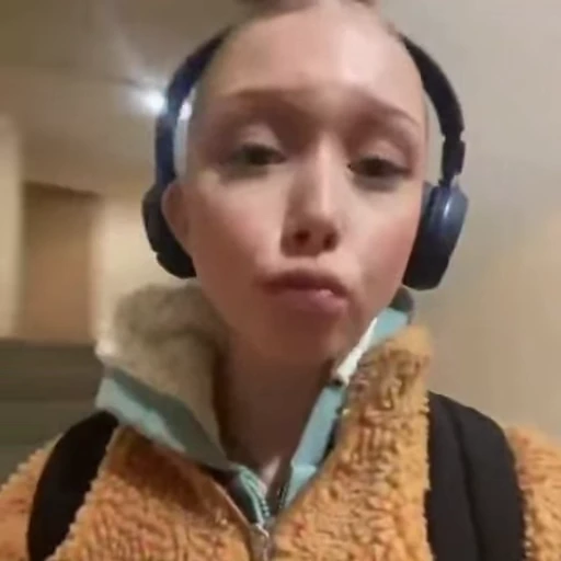 🤩 Стикер «Milana Siniavskyte» для Telegram