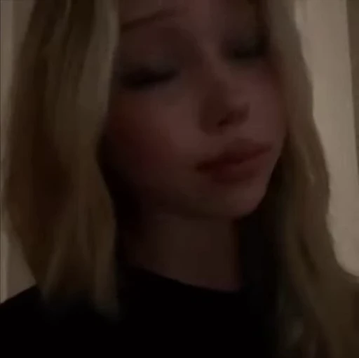 🤩 Стикер «Milana Siniavskyte» для Telegram