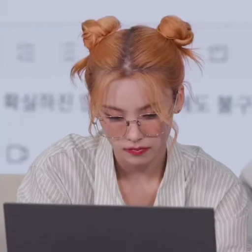🐾 Стикер «itzy yeji» для Telegram