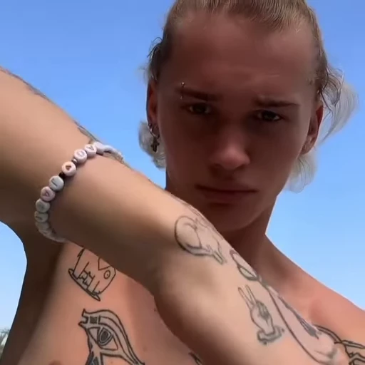🫱 Стикер «NE PRADA» для Telegram