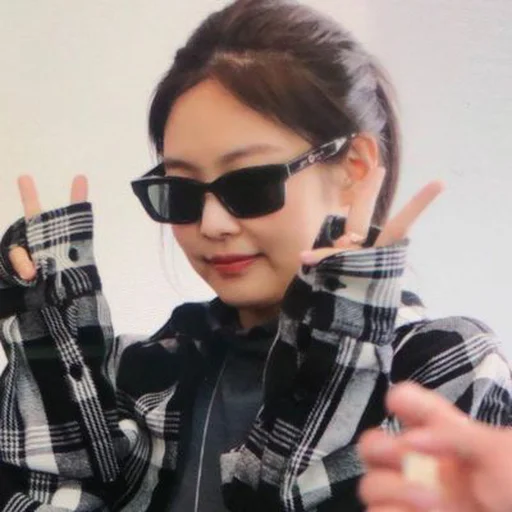 🥟 Стикер «kim jennie» для Telegram